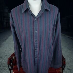 van heusen Button Up Mens dress shirt Size XL... 17 1/2-18 Casual Long Sleeve